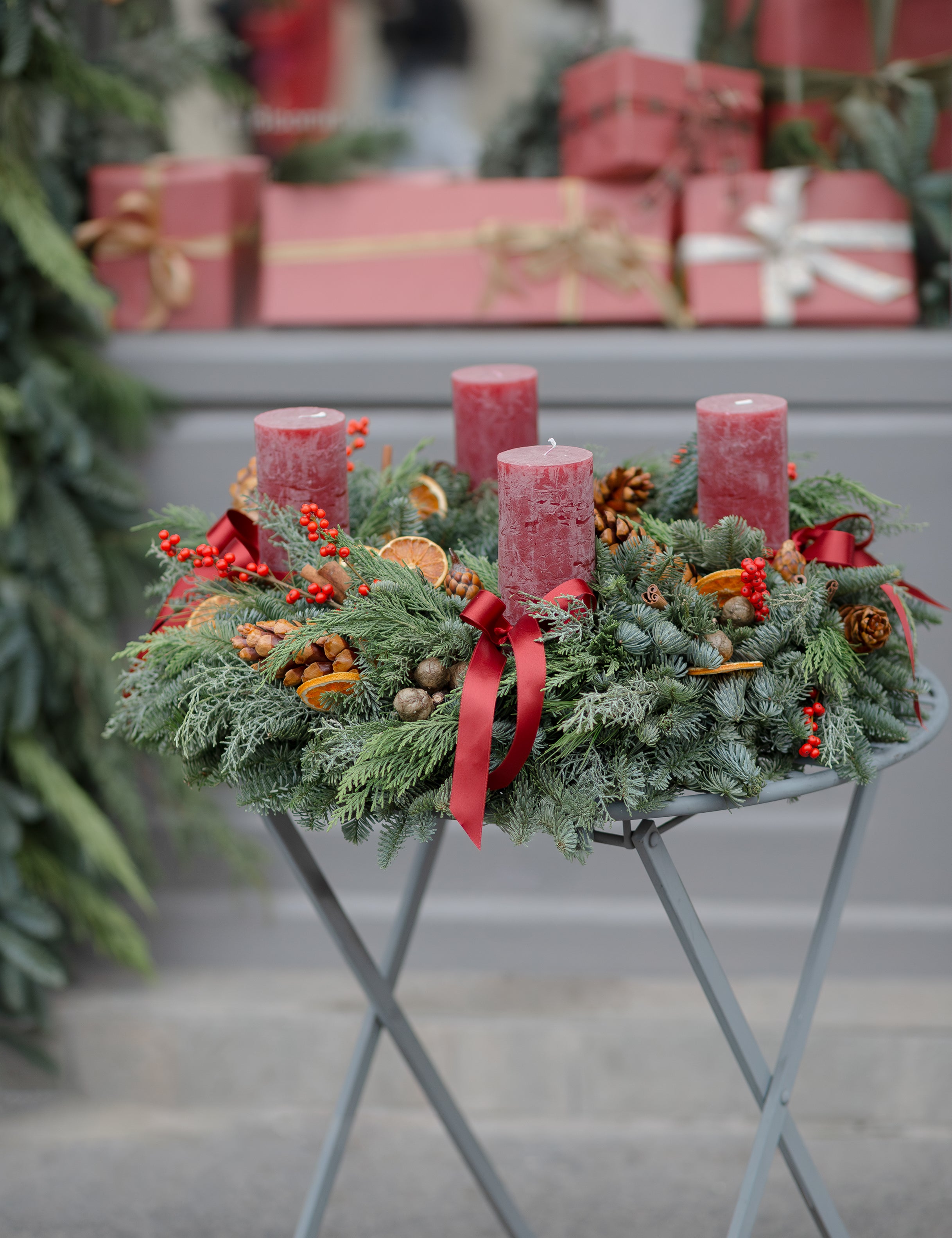 Weihnachtskranz mit Deko Rot 65cm