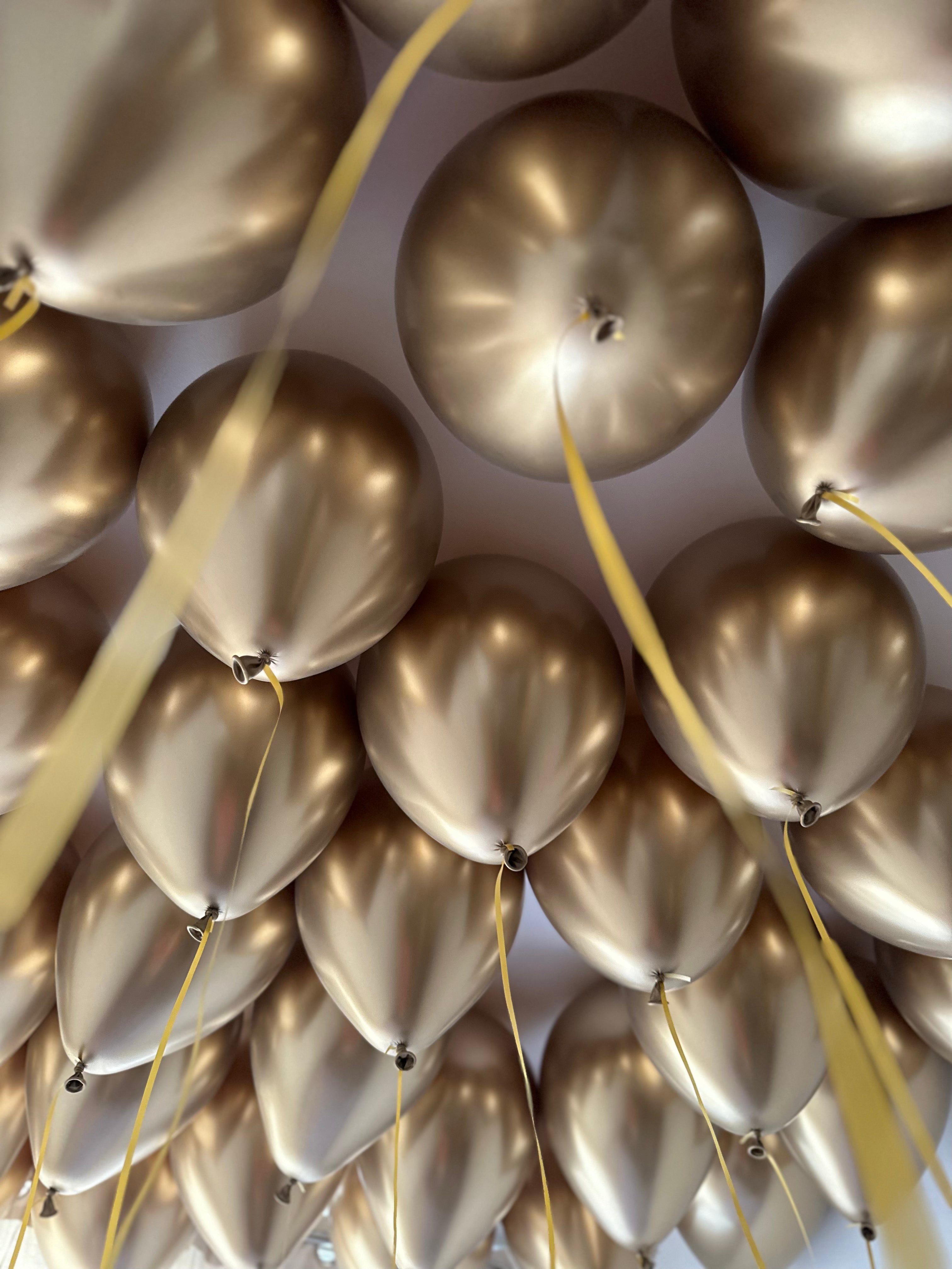 50 ceiling golden balloons