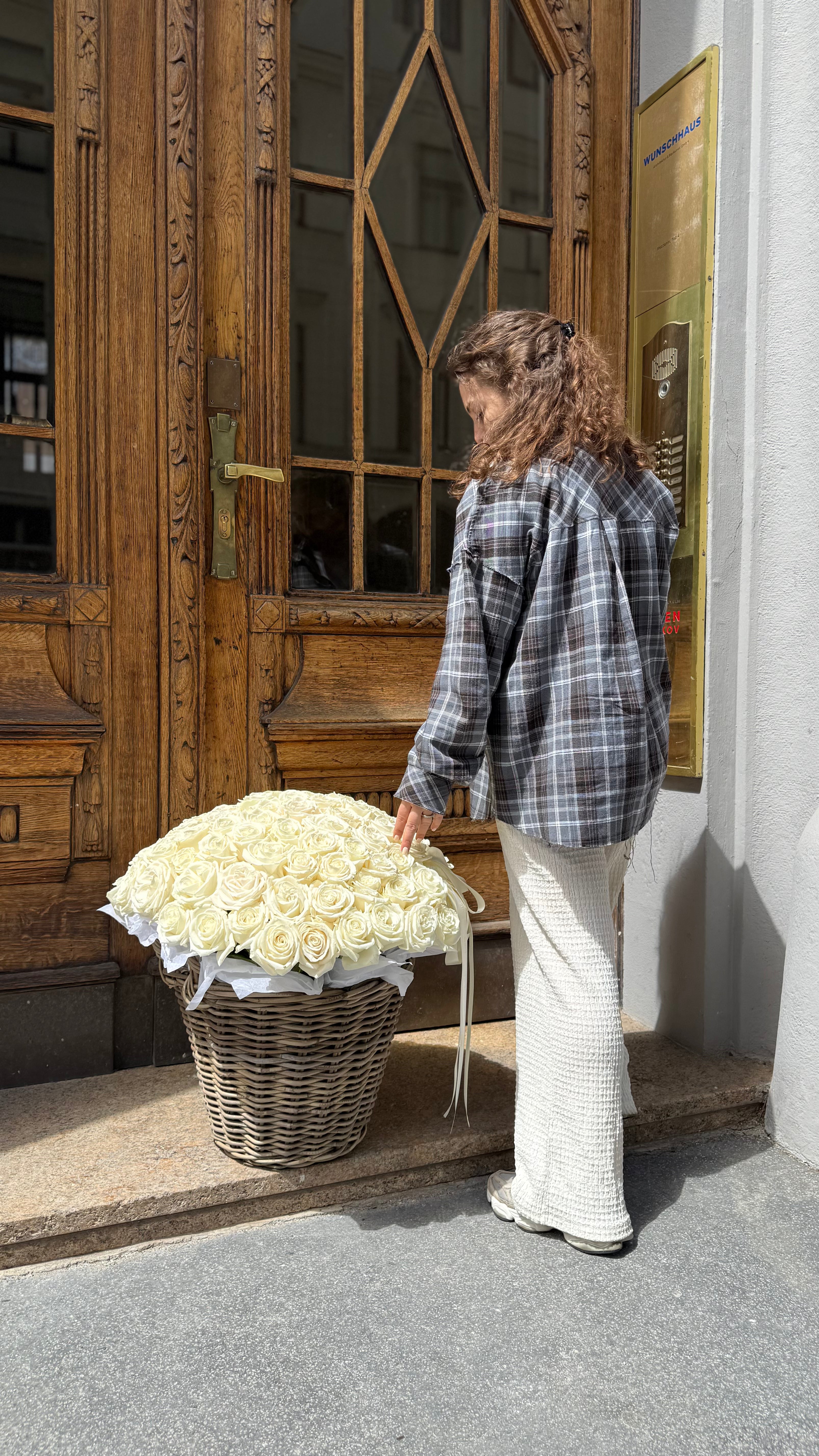 101 white roses basket